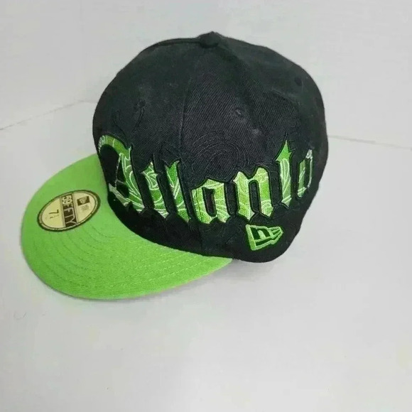 Vtg Atlanta Braves Fitted Hat 7-1/4 New Era 59FIFTY  Black Neon Green Letters - Picture 4 of 8
